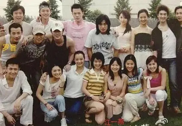 19岁大学毕业❗刘亦菲那时就超凡脱俗！
又是一年毕业季，无意间看到刘亦菲的毕业照