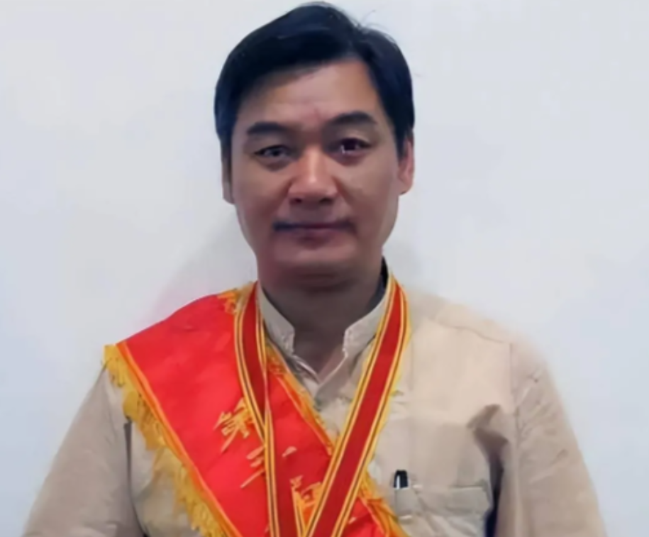 “你就是我妹妹，我怎么能娶你呢？”1944年，一位年轻战士着急地直挠头，满脸通红