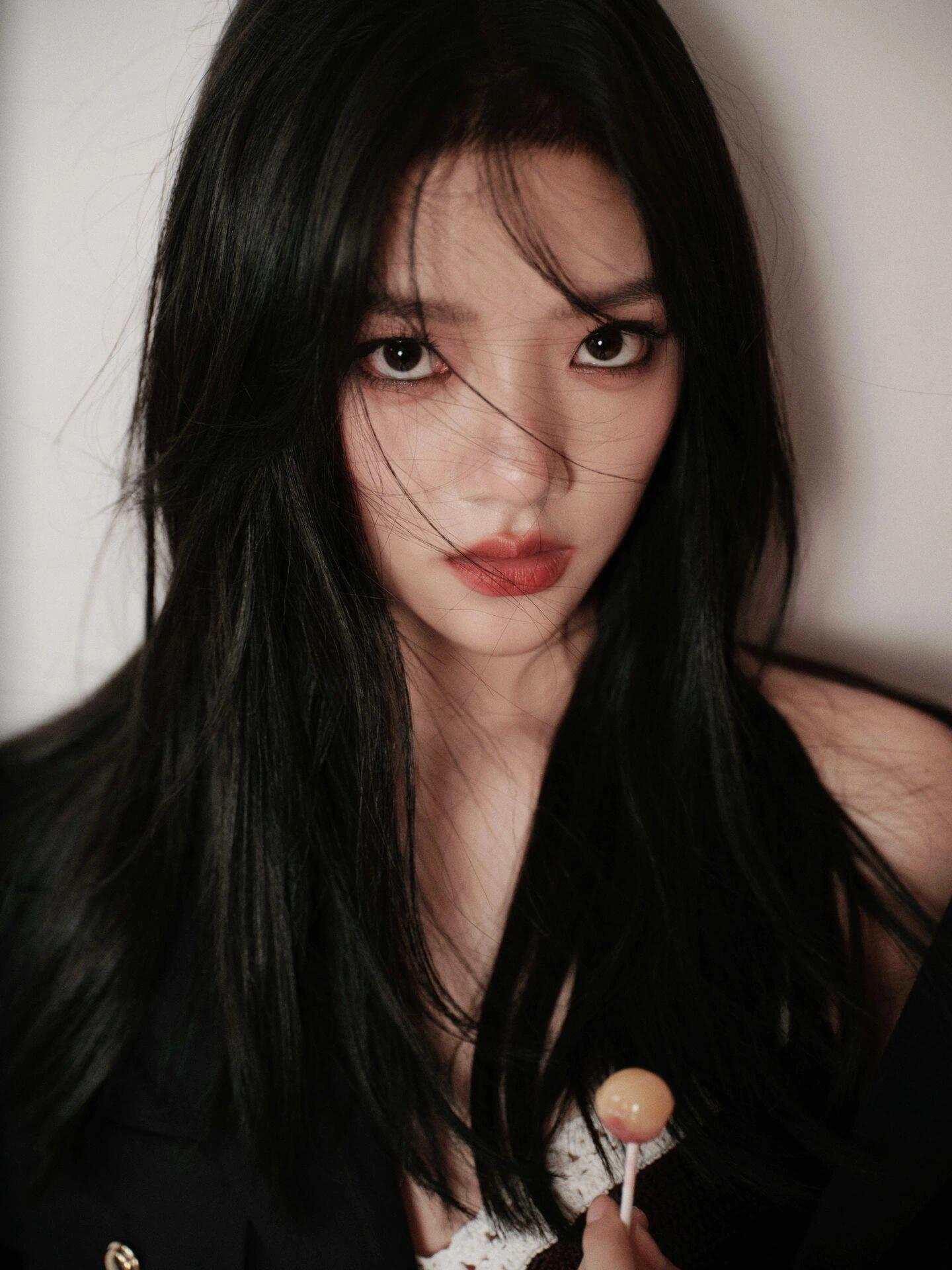 换了妆容以后的任敏，气质好不一样呀～