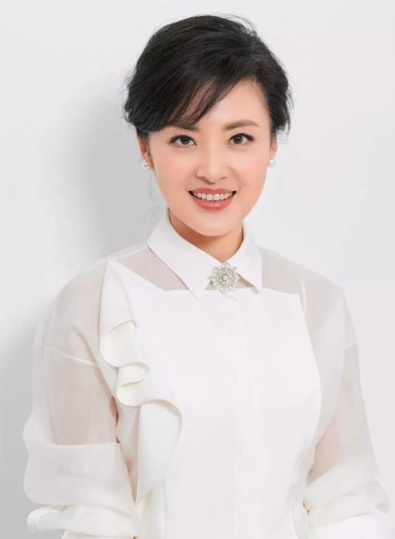 大鹏一日同风起，扶摇直上九万里。现在的大美女周涛，已经是保利文化集团股份有限公司
