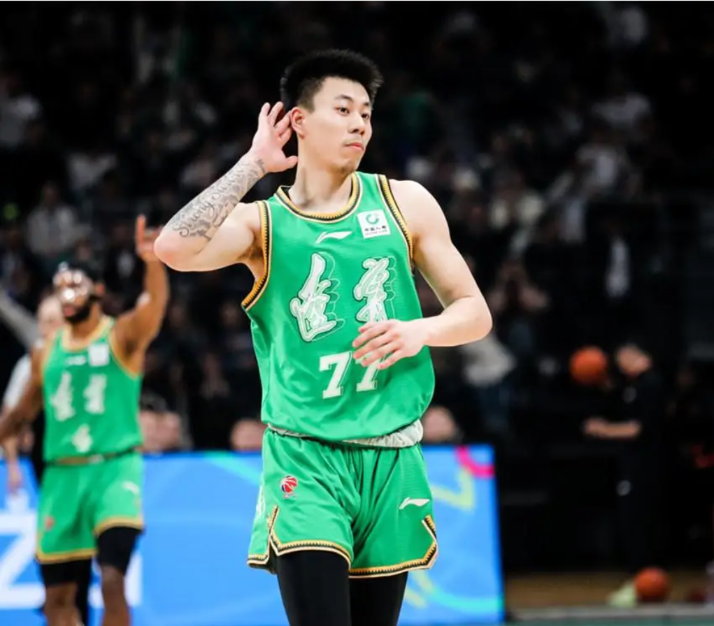 辽宁男篮裁掉前山东男篮高效得分手沙约克，因其表现下滑。且合同将转保障，所以及时裁