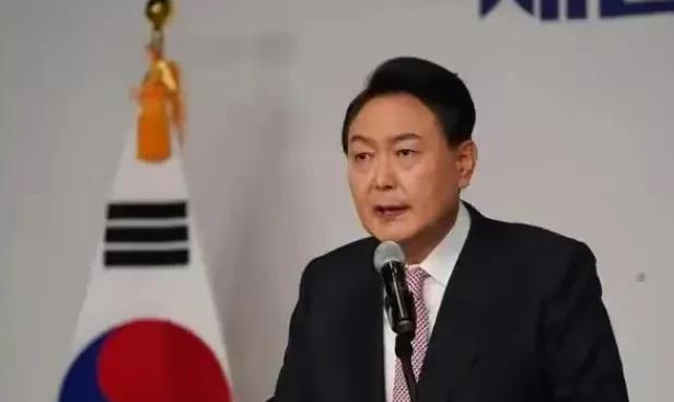 今日突发:韩国要出大事了，速度围观！
今天深夜，因国内政治纷争加剧，韩国总统尹锡