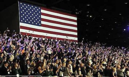 特朗普的严厉质问！
在最近的美国宾州选举集会上，特朗普发出了令人震惊的质问：“这