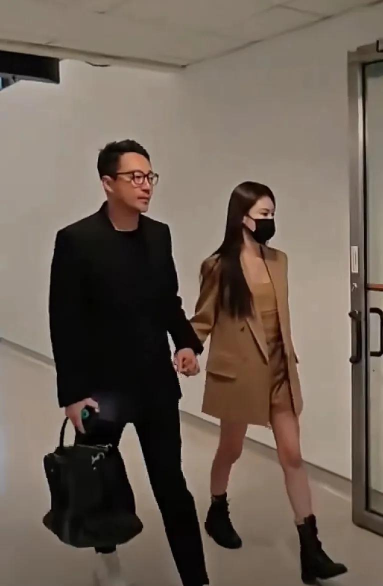 汪小菲，放大招了！
2月20日，汪小菲和马筱梅抵达台北机场，让人没想到的事情，这
