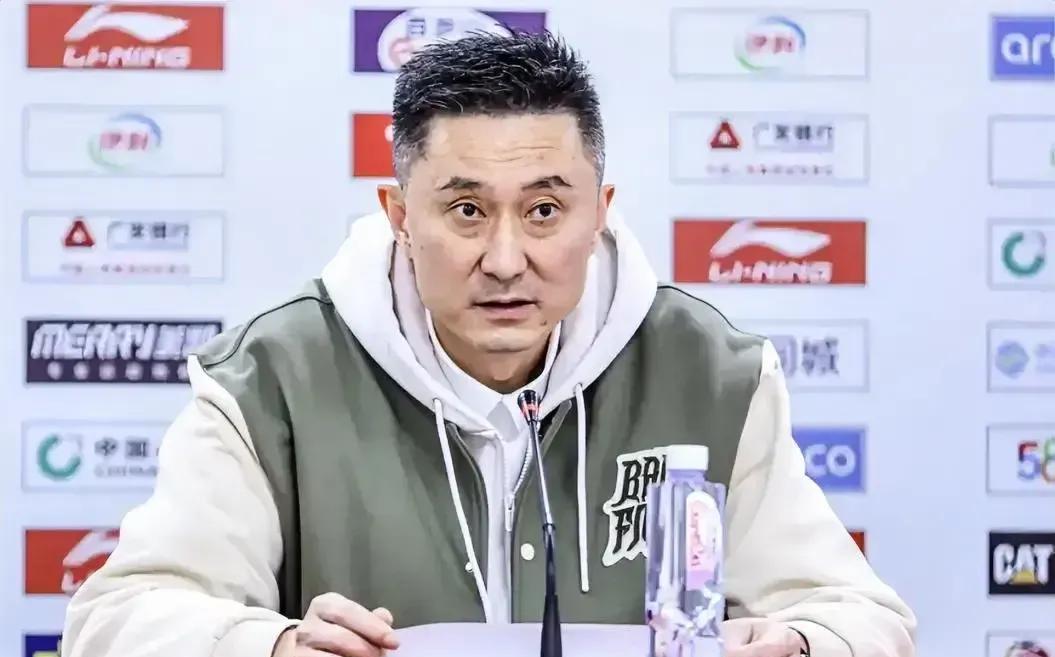 CBA最该下课的3位教练
1.福建男篮朱世龙
球队稳坐倒数第一，第二阶段难求