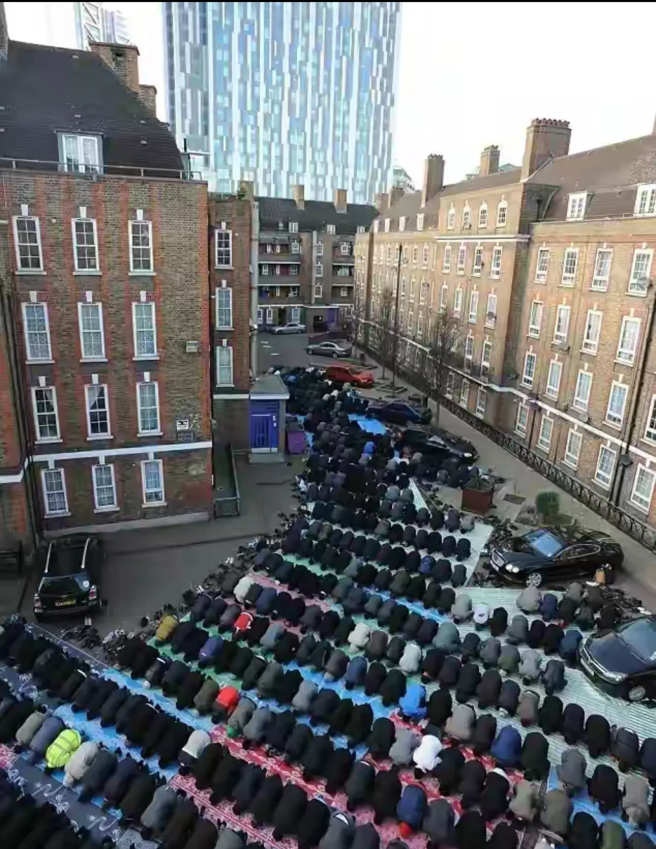 东伦敦的巷子里的场景。吓得英国网红大呼要搞民族主义。
