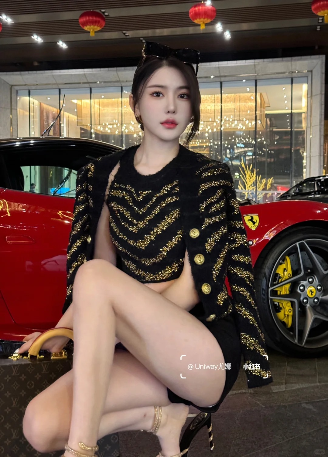 人间富贵花｜黑金永远的神
穿这身不配法拉利很难