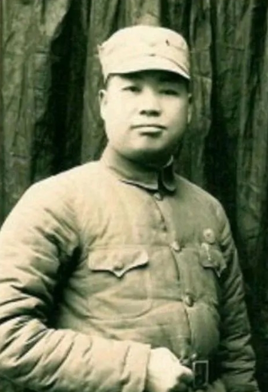 1943年，陈诚在昆明开会时，因“土木系”骨干黄维被撤职一事，和关麟征发生激烈冲