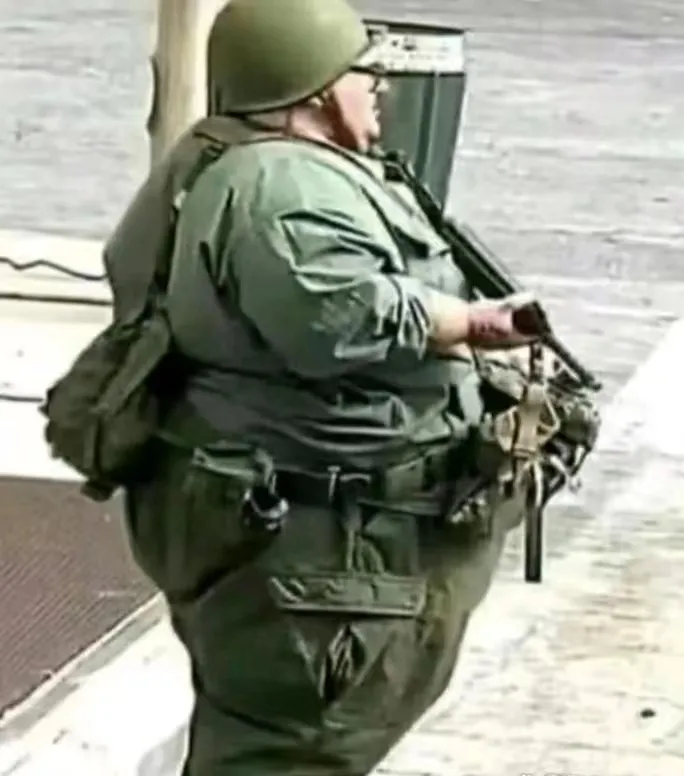 这个美国兵能干啥？