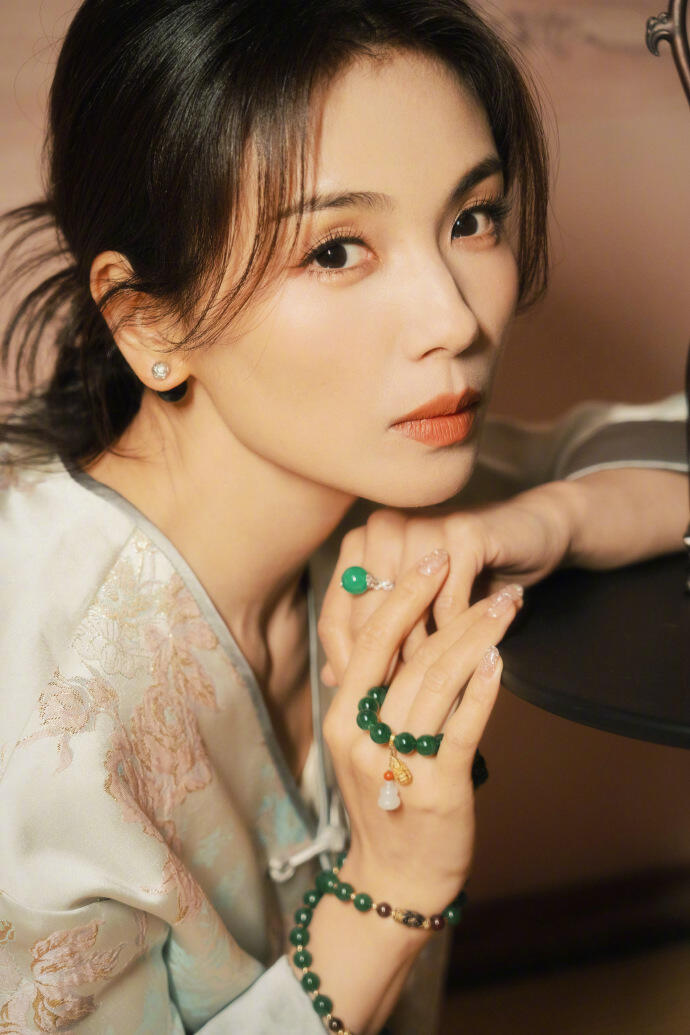 刘涛新中式穿搭太美啦