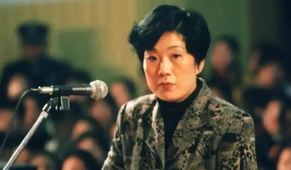 2001年，“女老虎”蒋艳萍被判处死刑，万念俱灰之下，听说只要怀孕就可争取缓刑，