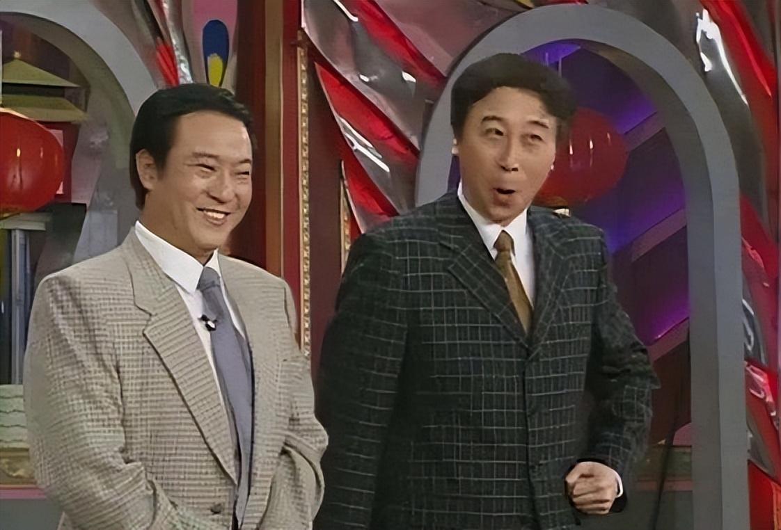 2001年，牛群要去蒙城县当副县长，冯巩劝他：“相声有什么不好，非要跑去当官？”