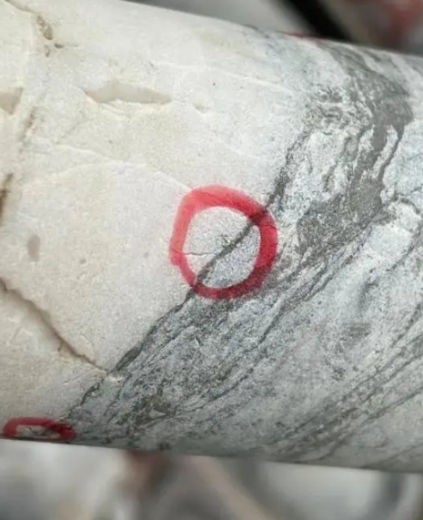 湖南平江挖出“金山”，黄金储量上千吨！

就在11月21日，湖南地质院的专家们在