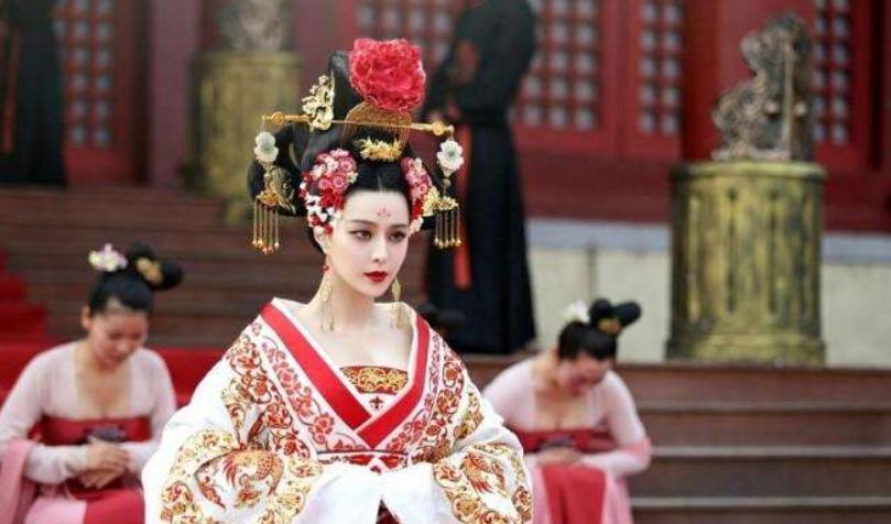 武则天入宫侍寝路，羞涩少女变女皇，太监怒怼成转折点