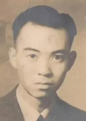 1945年10月，江苏无锡，五名手持冲锋枪的军人闯入“汉奸”王星海家中，要将其逮
