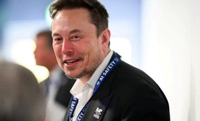 马斯克这是铁了心，要帮助特朗普坐上总统宝座了，开始疯狂砸钱！
10月19日，马斯