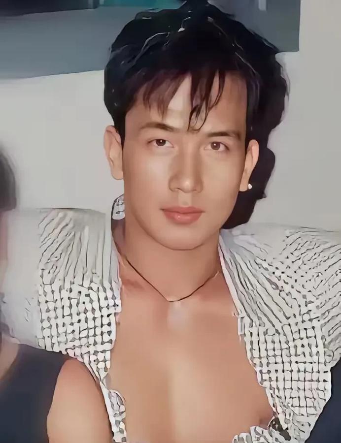 具俊晔才是真正的狠人！

外界乌烟瘴气，他选择沉默不语，删除了和她相关的一切，挥