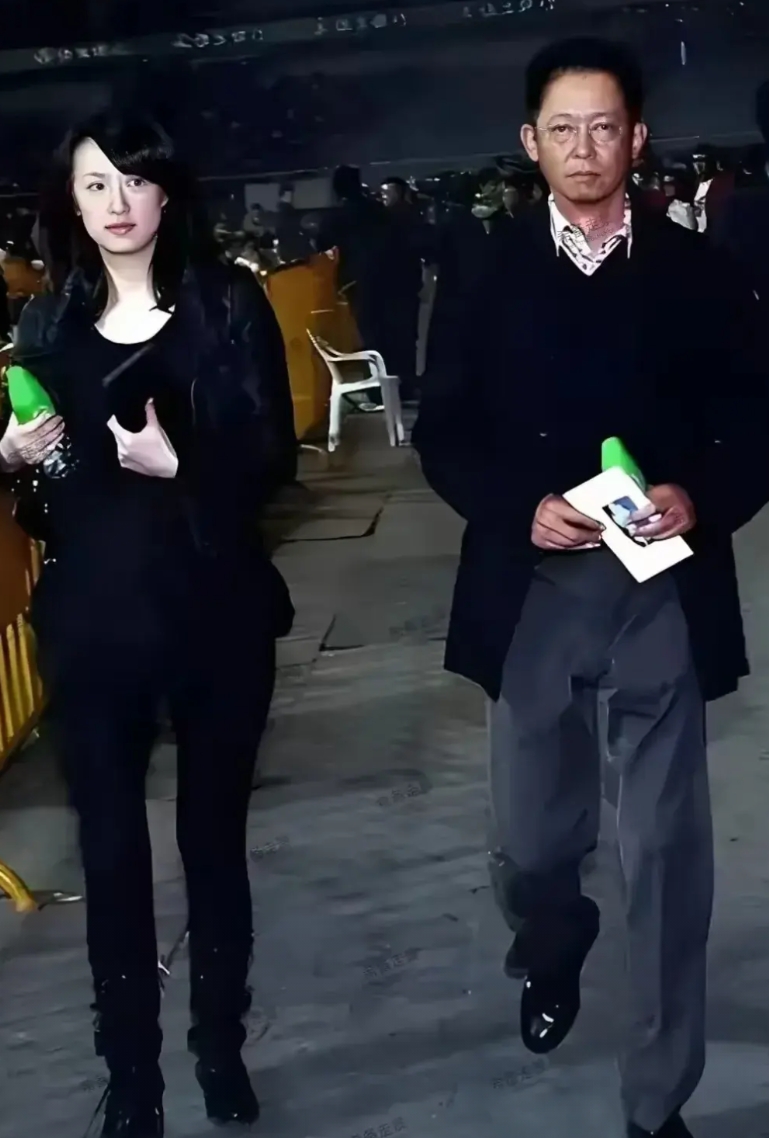 这是王志文老师的夫人陈坚红女士，居然是兰博基尼中国华东区总经理兼执行董事，身家超