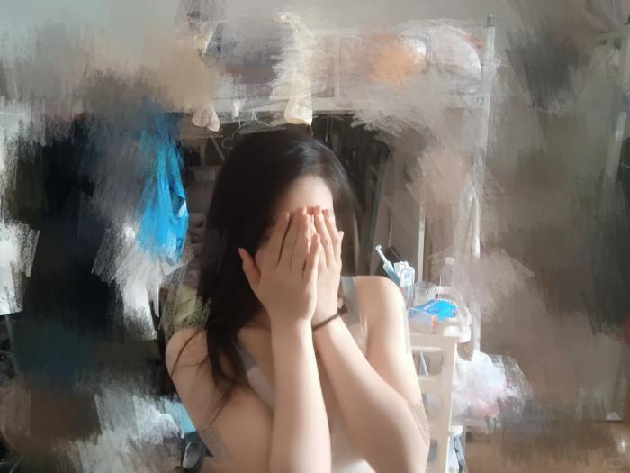 太内向了 出门不敢穿衣服