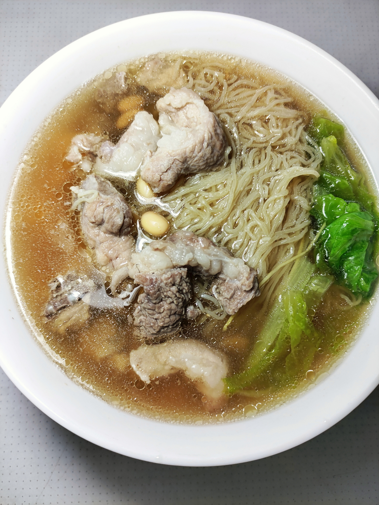 原汤猪肉面，模仿一下长沙粉馆的出品——原汤肉丝粉/面（图2，长沙周记粉店出品），