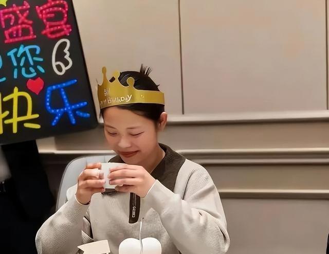 《王莎莎生日庆祝，33岁仍显年轻》的热度话题，确实让人眼前一亮！从童星成长起来的