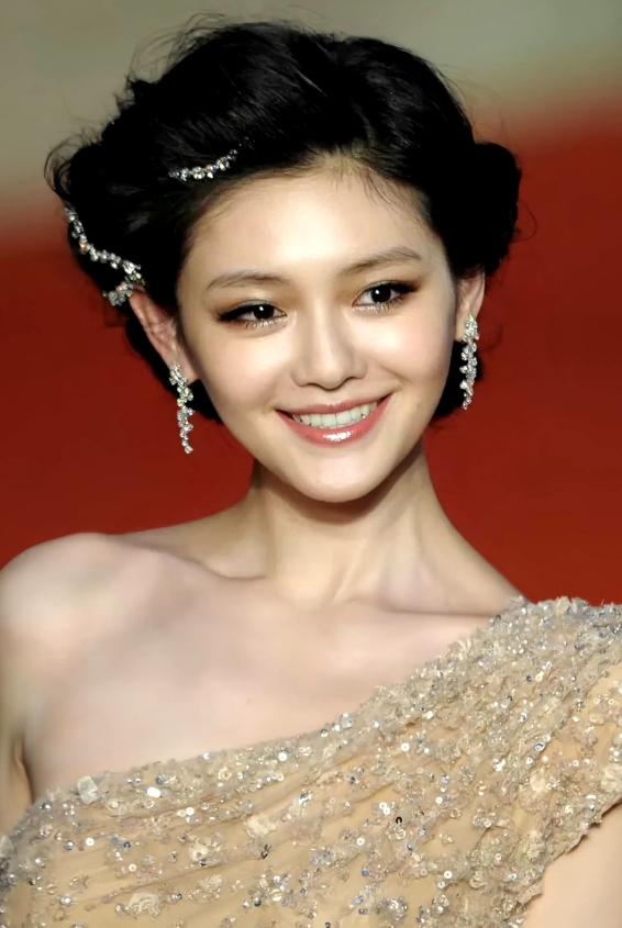 论女星在网友心目中的影响力，杨幂、范冰冰、赵丽颖都不如她！宛如希腊的女神，如此高