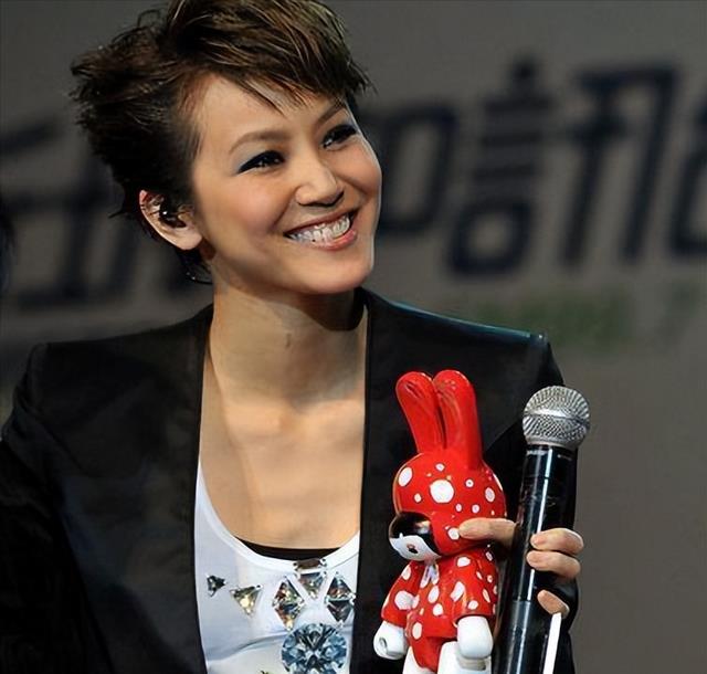 知名女星叫嚣让联合国把中国除名，外交部霸气回应，下场大快人心（把中国从联合国出名的艺人）-第13张图片-九妖电影
