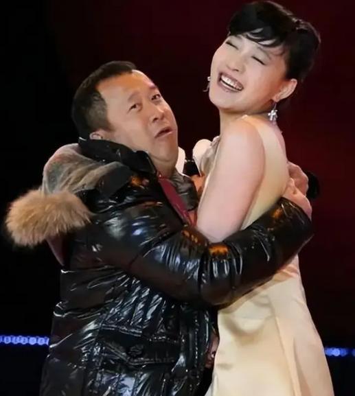 曾志伟寿宴儿媳与好友拥吻，反遭儿媳回怼