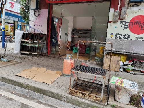 我每天看着那只公鸡，心里就堵得慌
