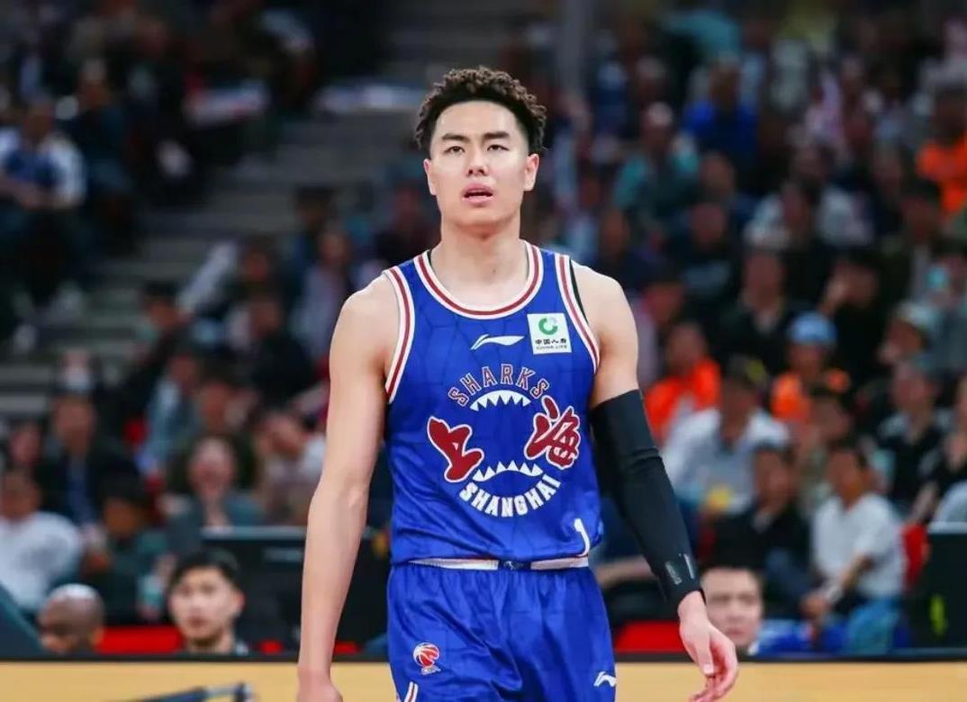 上海男篮俱乐部杯赛也有机会进入决赛，或者获得冠军奖杯，竞技体育一切皆有可能。但李