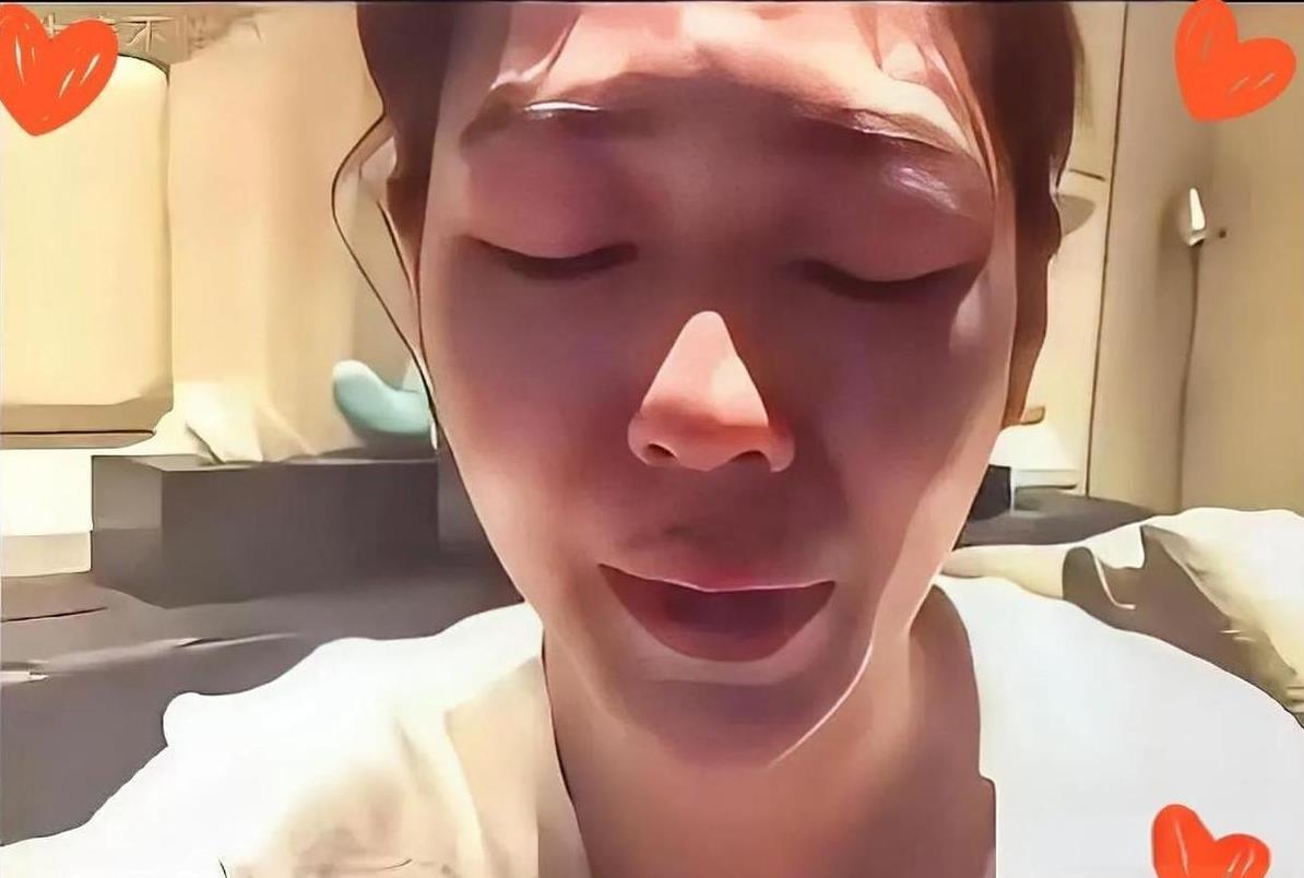 小S又整活了！
昨晚她在社交平台发布一段醉酒短片，穿着精致妆容却举着酒杯摇摇晃晃