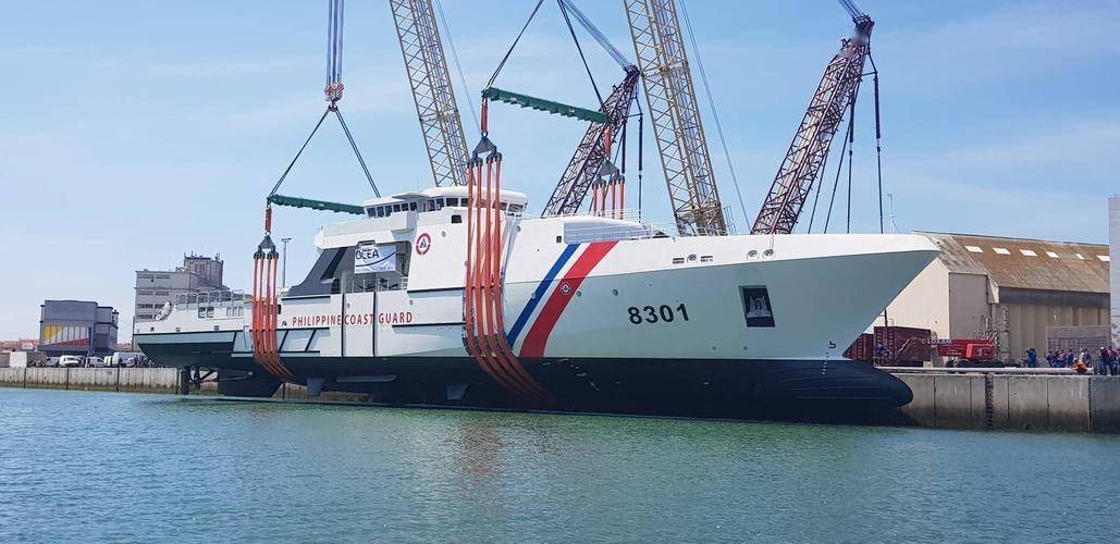 菲律宾军方称中方遭全世界孤立。菲律宾国防部认为中方在仁爱礁居高临下的恐吓小国，但