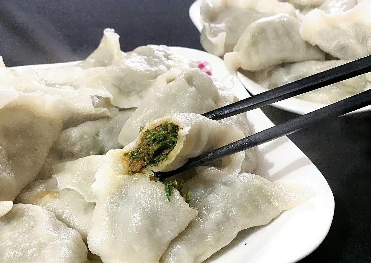 心情特别烦躁，公公来家里第二天，我包了茴香馅饺子，公公连着吃了两盘。

说实话，
