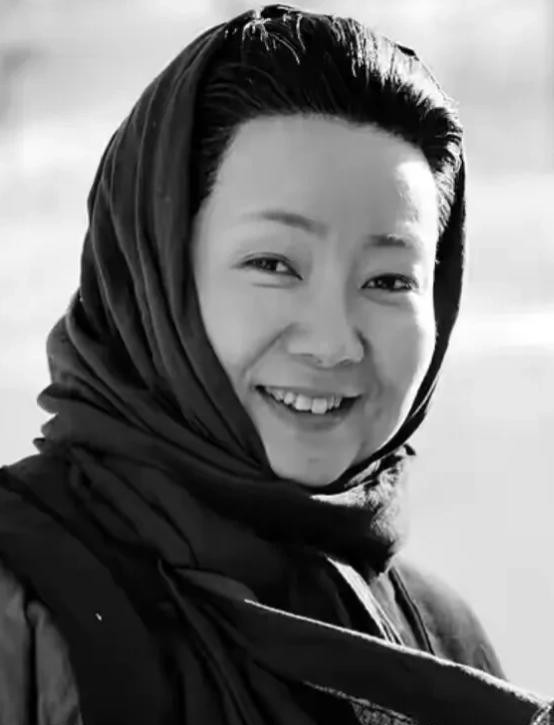 萨日娜为房结婚 丈夫支持其演戏

                       