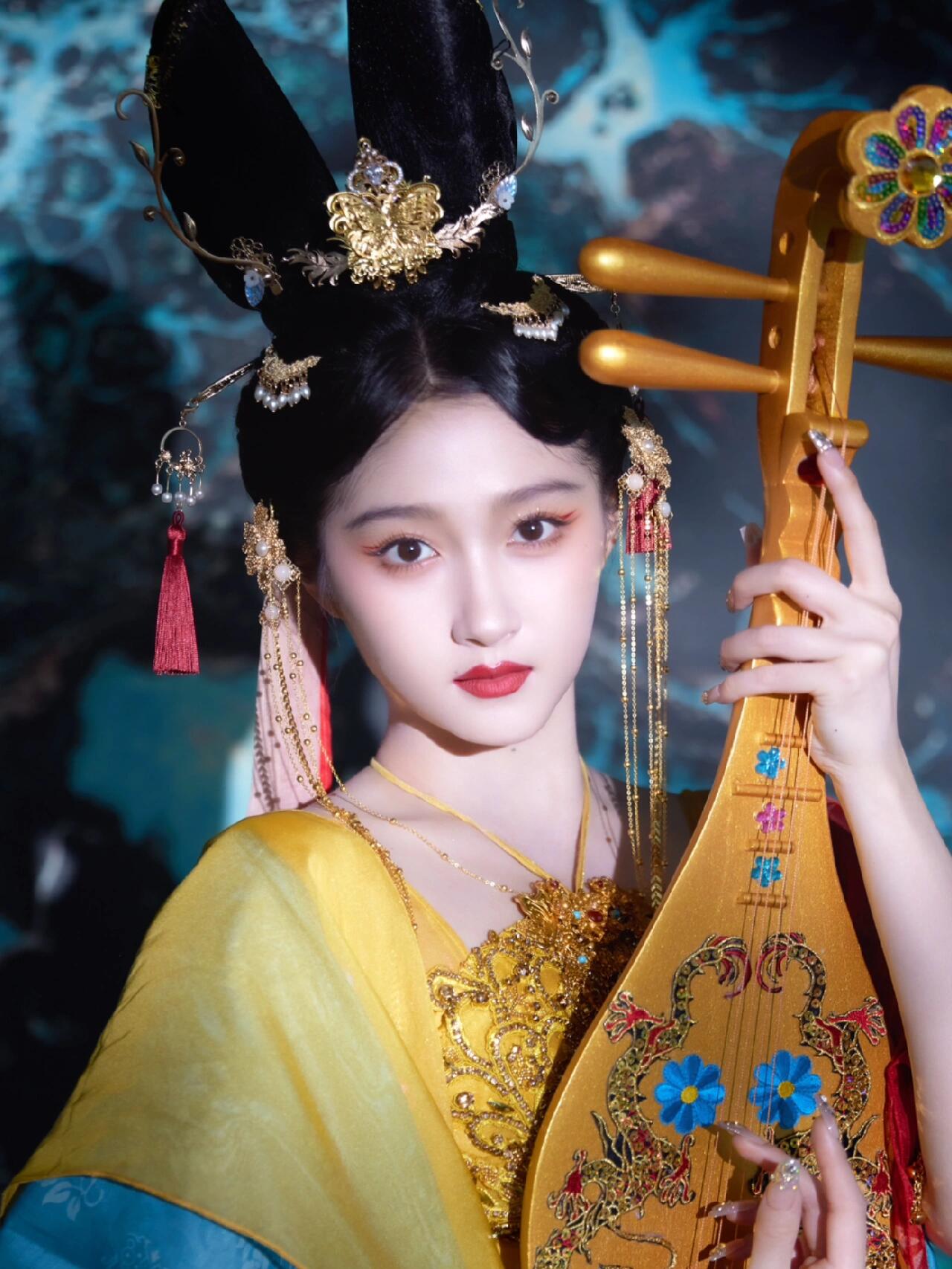 关晓彤——身材曲线完美