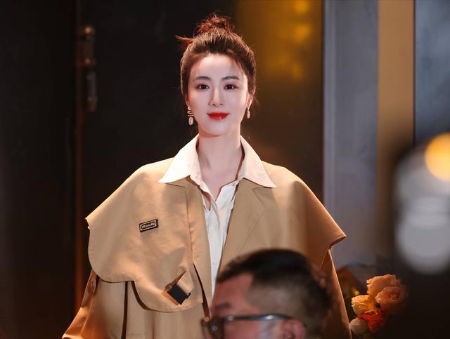 被罚13.4亿的薇娅回来了: 脸部面相已经认不出, 和以前判若两人