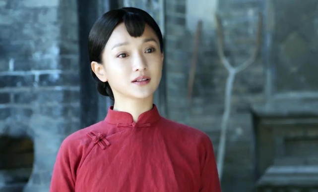 2013年，郑晓龙向莫言提及往事：“还记得吗？张艺谋当年仅用800元便购得了《红
