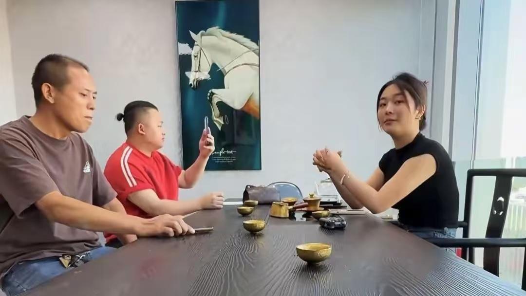 曝劳斯莱斯事件猛料！同村人爆料多次撞车，欠钱抵赖，司机是老总
