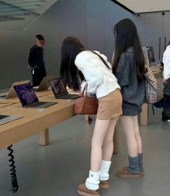 穿LV的未必富婆，但着miumiu者必真公主无疑。