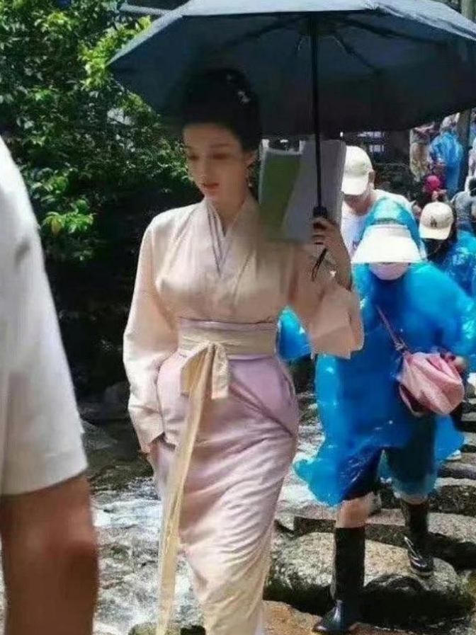 王楚然这身材也算梨形身材吗 
