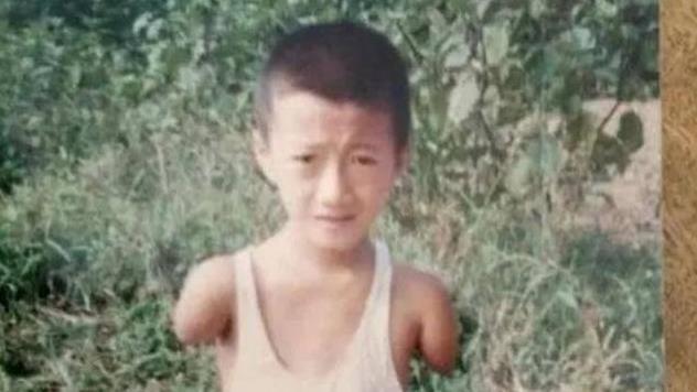 袁立东：天生没手脚，但他却能日进斗金娶妻生子，如何做到的？
