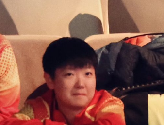 孙颖莎被递麦唱APT，反应太可爱了！