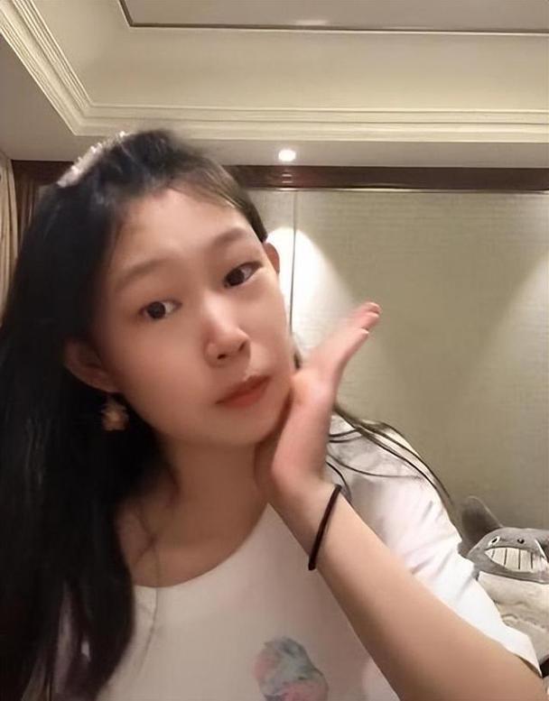 小沈阳的女儿沈佳润:曾因长相太丑被骂像猴,如今逆袭撞脸韩星(小沈阳女儿简介)-第17张图片-九妖电影 小沈阳的女儿沈佳润:曾因长相太丑被骂像猴,如今逆袭撞脸韩星(小沈阳女儿简介)-第17张图片-九妖电影