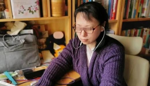 在如今这个节奏飞快的时代，尤其是年轻人，常常被压得喘不过气来。他们在职场上奋斗不