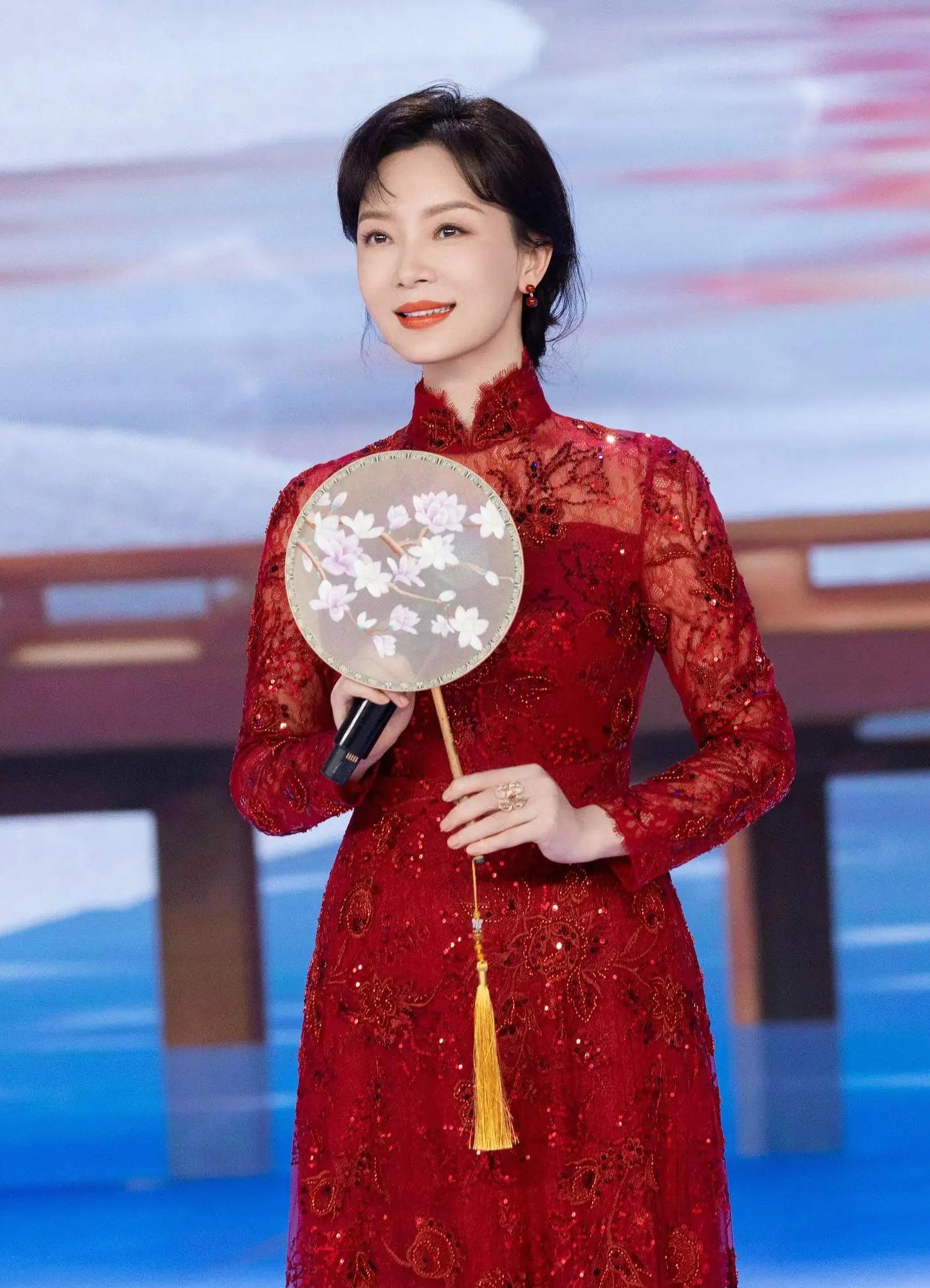 “女版靳东”陈数成也一张脸,败也一张脸