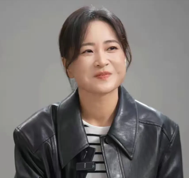 一次，主持人问贾玲:“你的电影《热辣滚烫》，男主角选雷佳音，你是出于怎么样的考虑