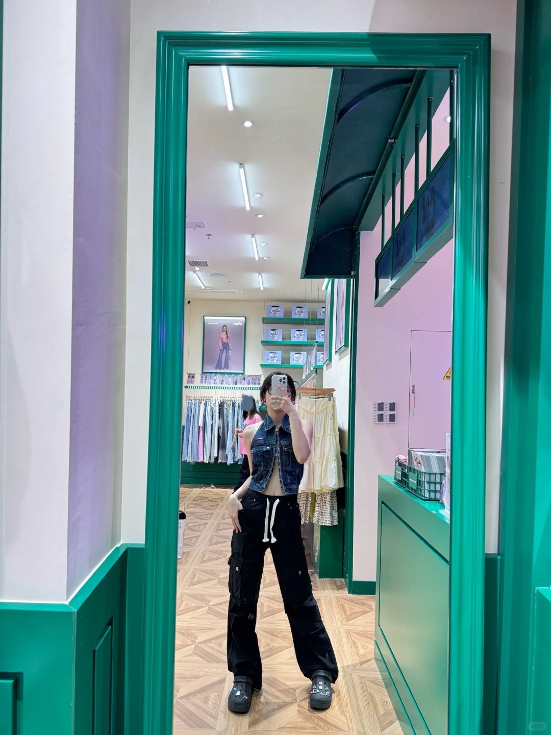 女大逛街大挑战之被chuu要求删照片
女大学生勇闯万象汇
chuu的服务员在买单