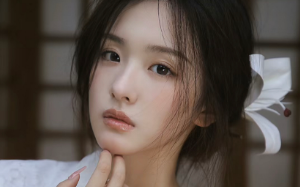 我死在儿子生日的那天，傅远山正陪白月光去乡下支教。 后来他在儿子的手里看到我的骨灰盒，彻底疯了。