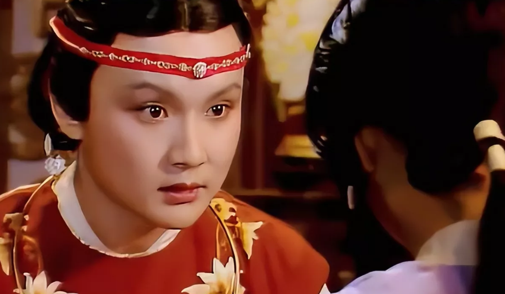 当初，1000多个人报名饰演贾宝玉，导演王扶林最后锁定在两个人身上，一个是后来贾