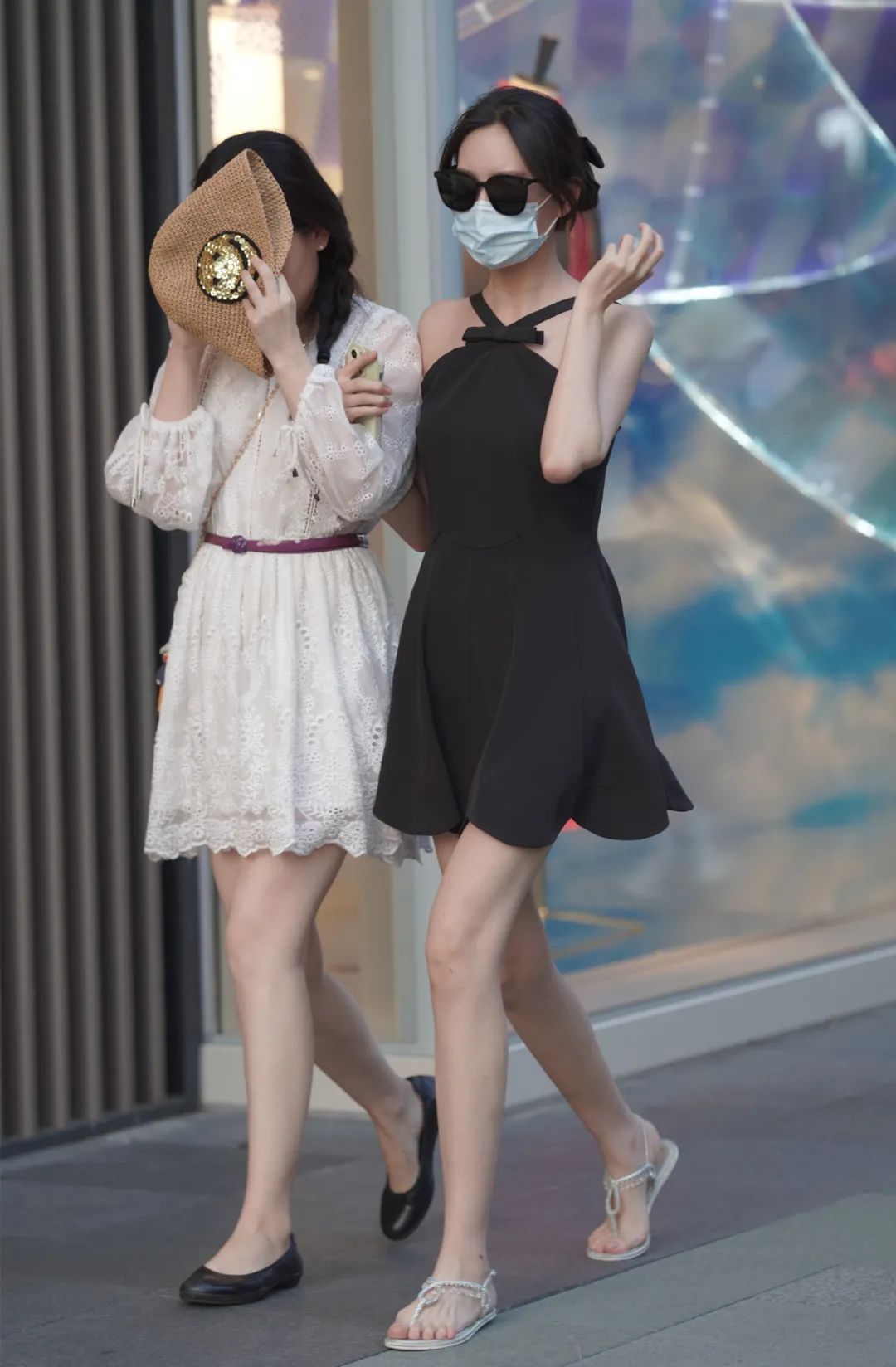 图中女生很会穿